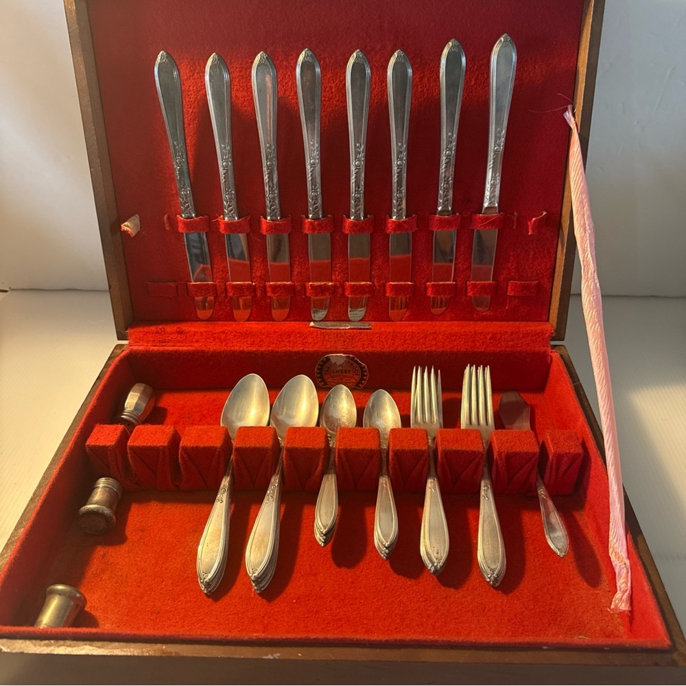 VNTG WM Rogers A1 Plus Roses silver Plated Early Mid-Century 36pc. Red case